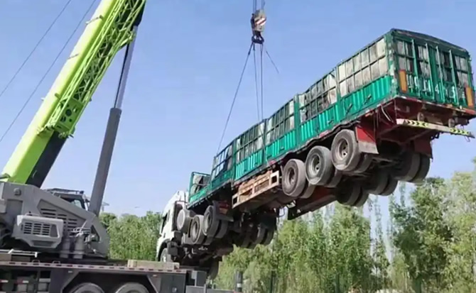 茄子河区道路脱困救援案例